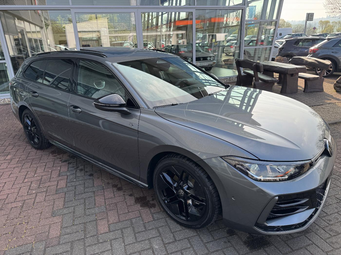 Volkswagen Passat Variant 2.0 TDI DSG R-line AHK Pano-Dach