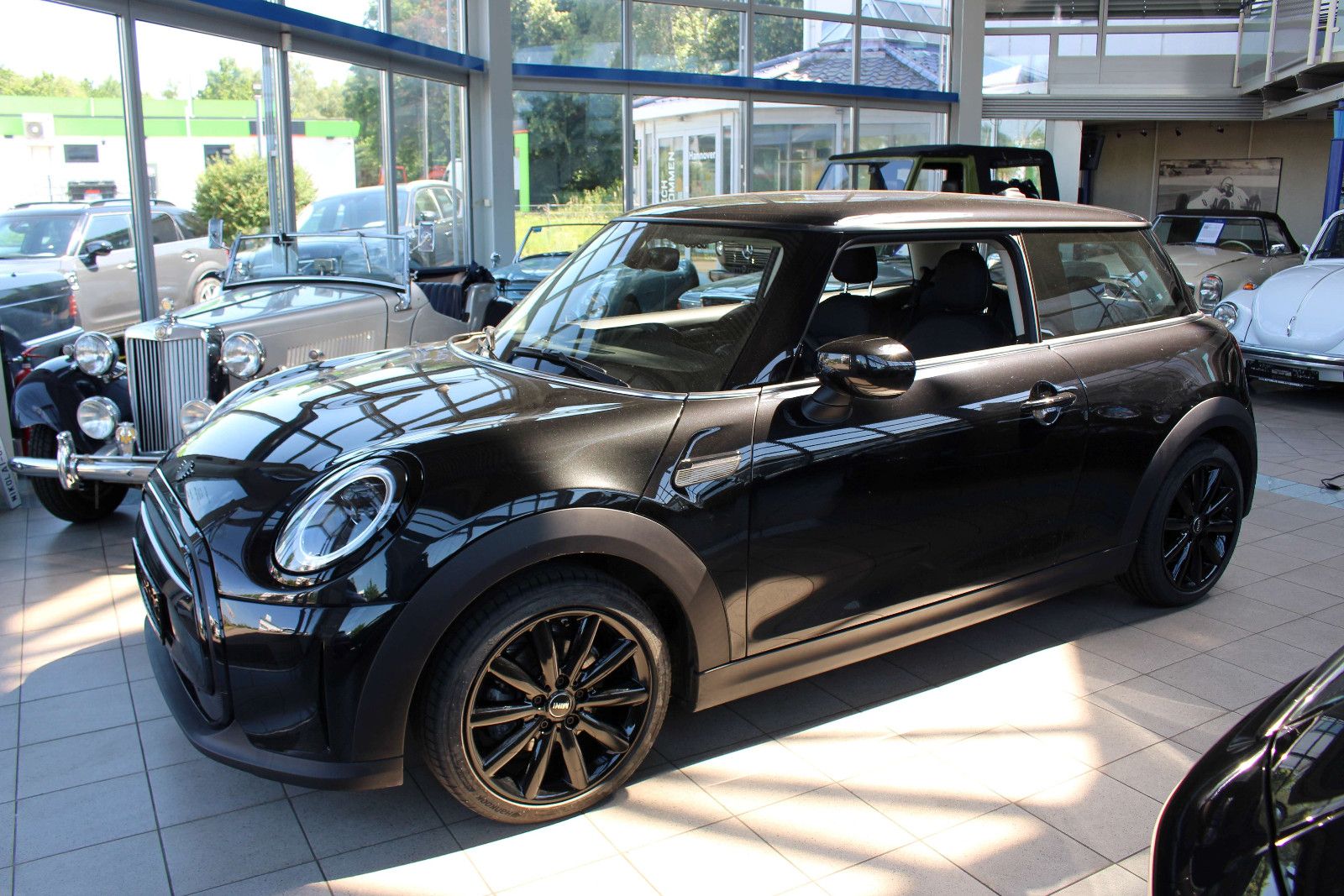 MINI Cooper Essential Trim  Automatik