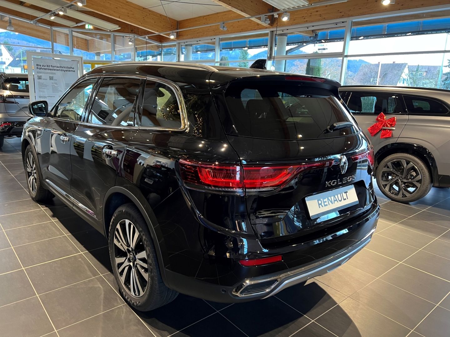 Fahrzeugabbildung Renault Koleos Initiale Paris 4x4 2.0 BLUE dCi 185 AHK A