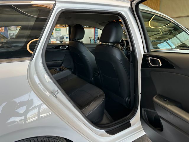 MYAUTOCENTER – Gebraucht- und Jahreswagen mit Werkstattservice in Pfaffenhofen Kia cee'd Sportswagon *Kamera*LED*PDC*