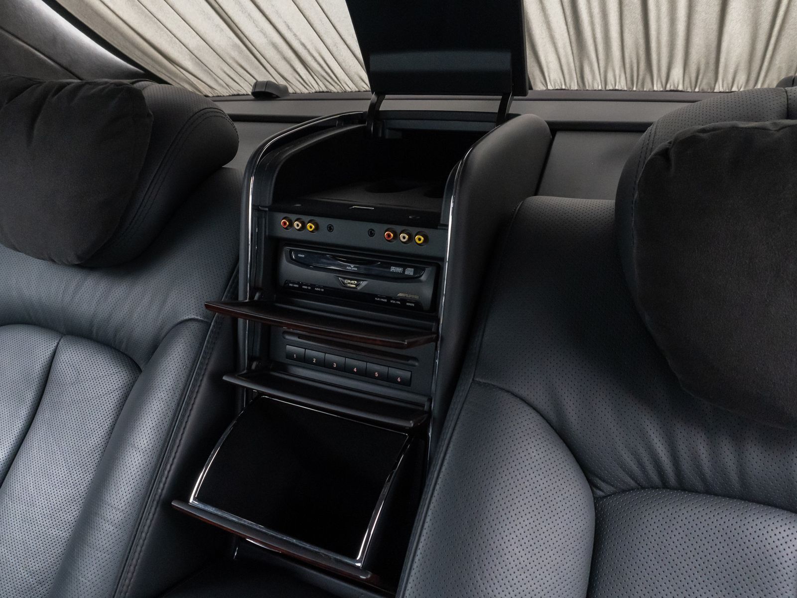 Fahrzeugabbildung Maybach 57 DUOTONE V12 Fondpaket Massage Solar VOLL