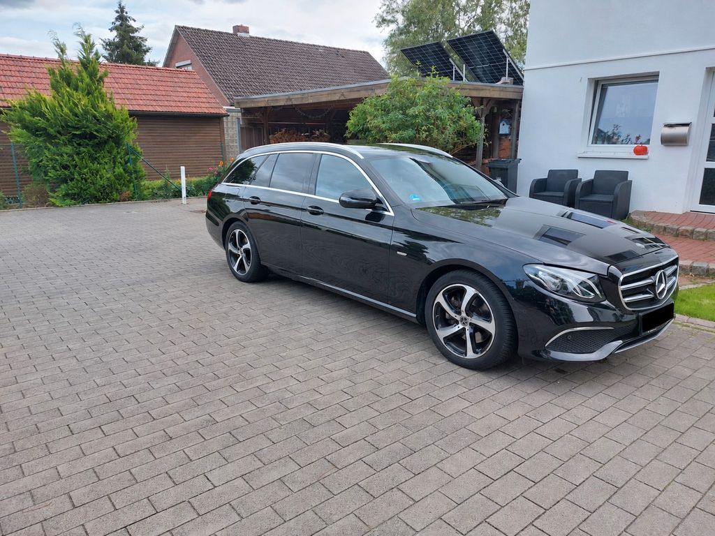Image of Mercedes-Benz E 220