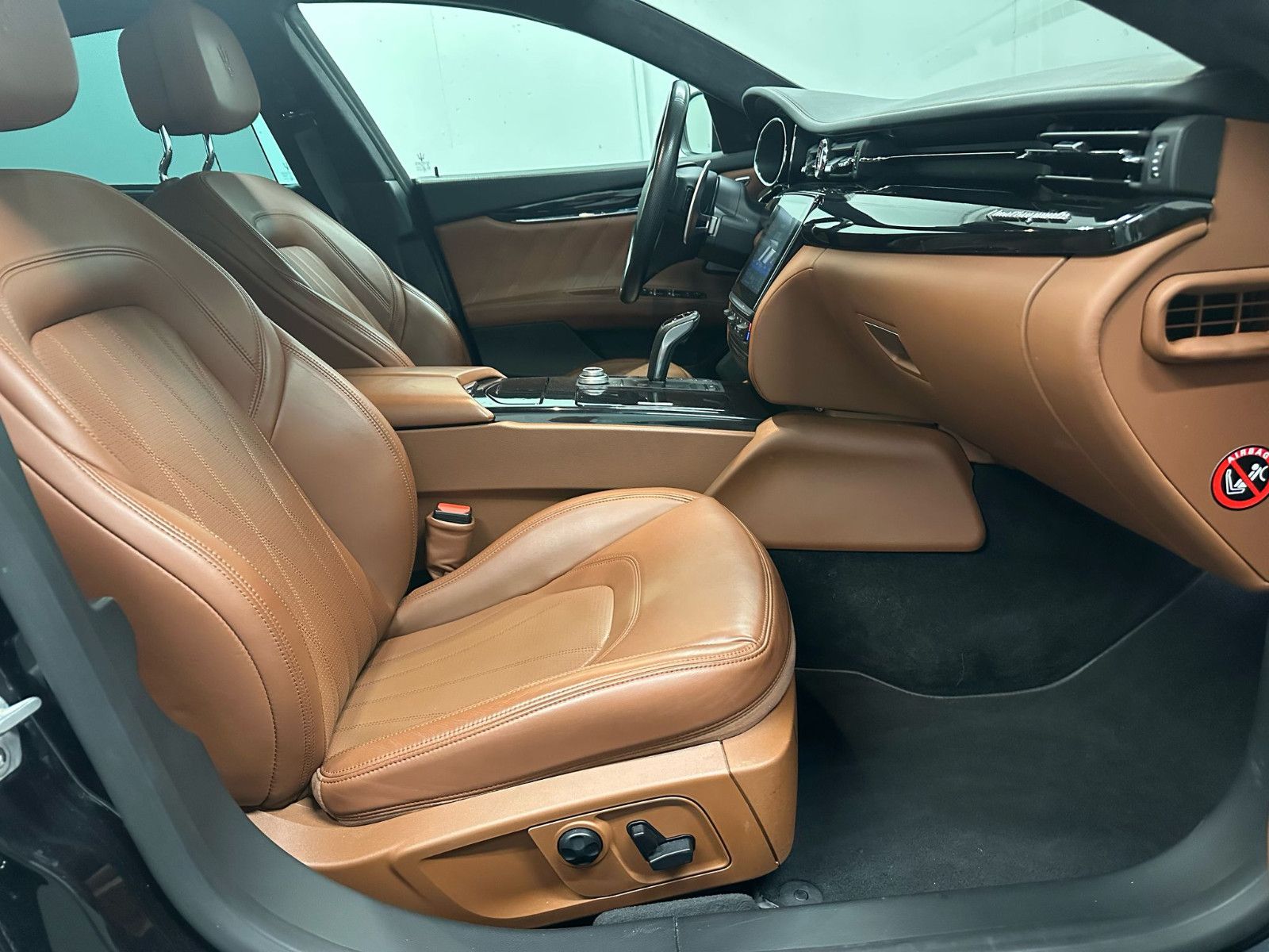 Fahrzeugabbildung Maserati Quattroporte S Q4 *SKYHOOK*B&W*SOFTCL.*KEYLESS*