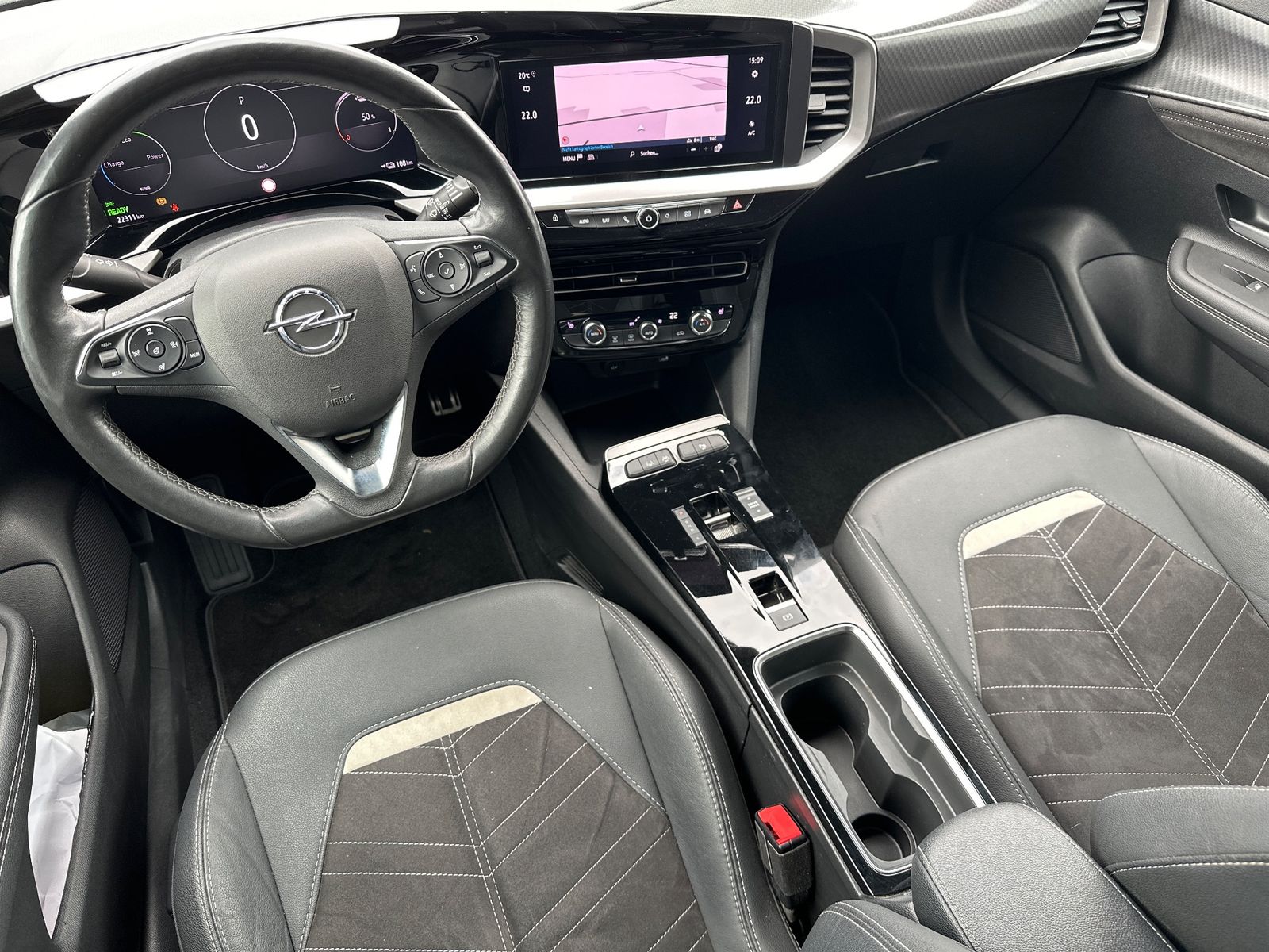 Fahrzeugabbildung Opel Mokka-e Ultimate NAV+MATRIX+ACC+KAMERA+SHZ+18ZO