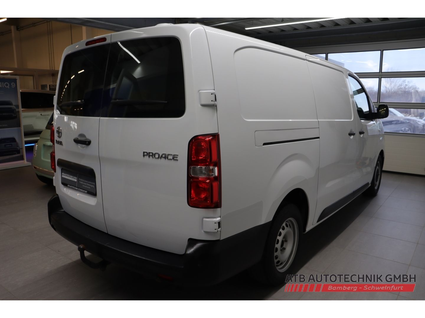 Fahrzeugabbildung Toyota Proace L2 2.0l Kasten Comfort + Navi + AHK