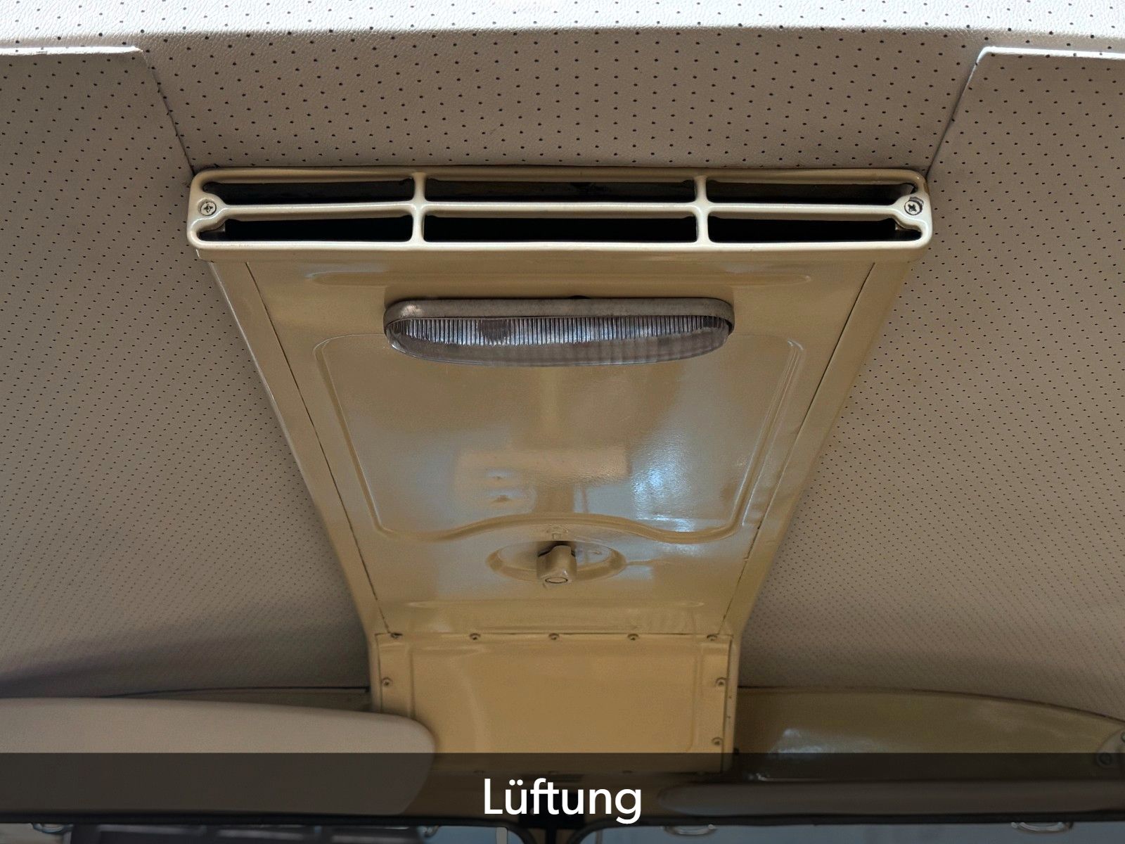 Fahrzeugabbildung Volkswagen T1 Samba 9-Sitzer Faltdach mit Panoramafenstern