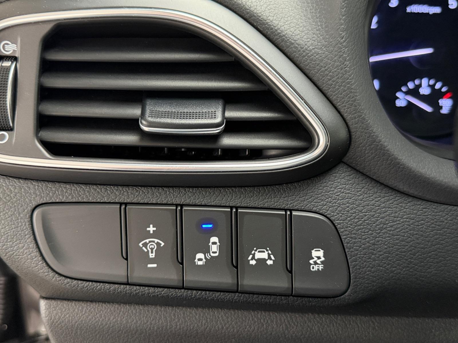 Hyundai I30 FASTBACK PREMIUM DCT NAVI+LED+DAB+APPLE+ACC+
