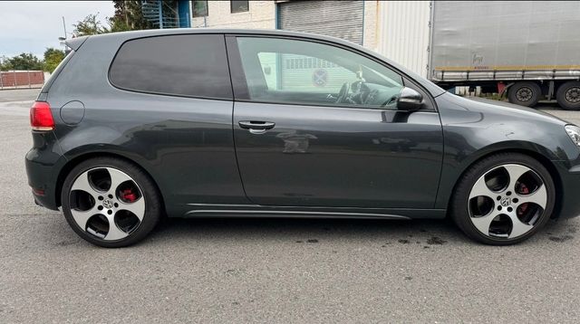 Volkswagen Golf 2.0 TSI DSG GTI adidas GTI