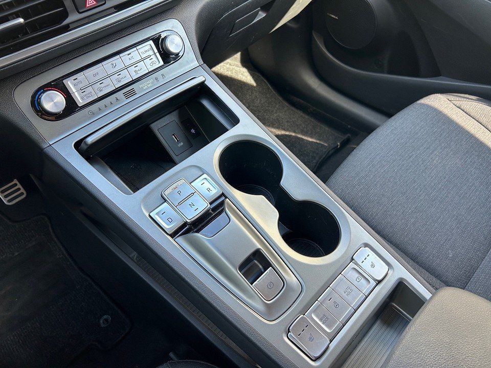 Fahrzeugabbildung Hyundai KONA ELEKTRO 64kWh PLUS-P KRELL+NAV+LED+CARPLAY+