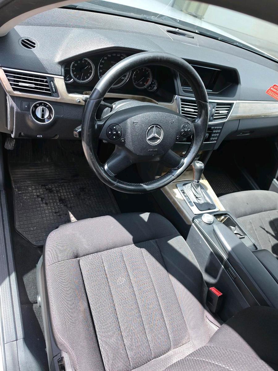 Mercedes-Benz E220 2010 — photo 7