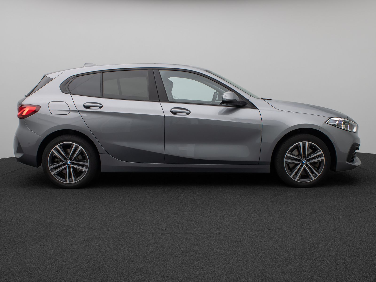 Fahrzeugabbildung BMW 120i Panorama Kamera HUD HiFi DAB LED 17Zoll
