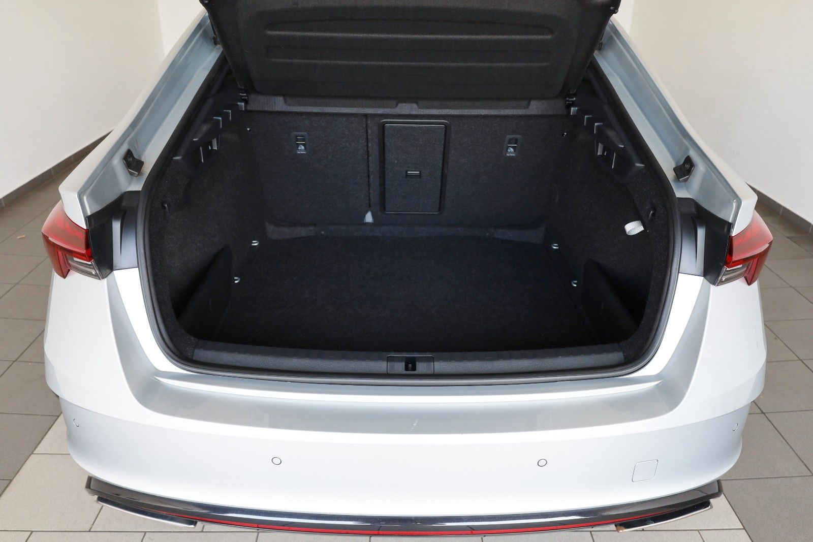 Fahrzeugabbildung SKODA Octavia Lim. RS, T.Leder,Navi,LED,SH,Kamera,ACC