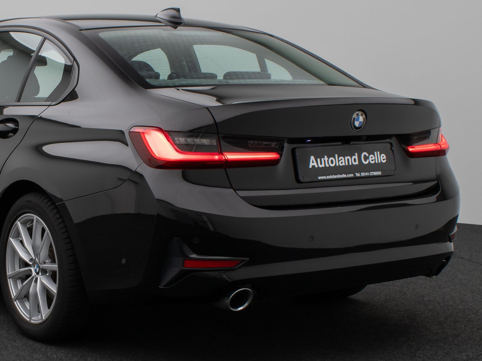 Fahrzeugabbildung BMW 320d xD  Glasdach Kamera DAB Geschwindigkeitsreg