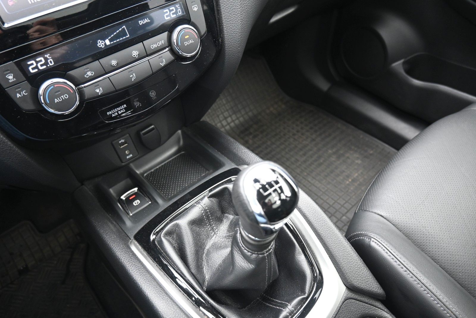 Fahrzeugabbildung Nissan X-Trail  1.6 DIG-T Schalter Tekna 4x2*360°*Pano