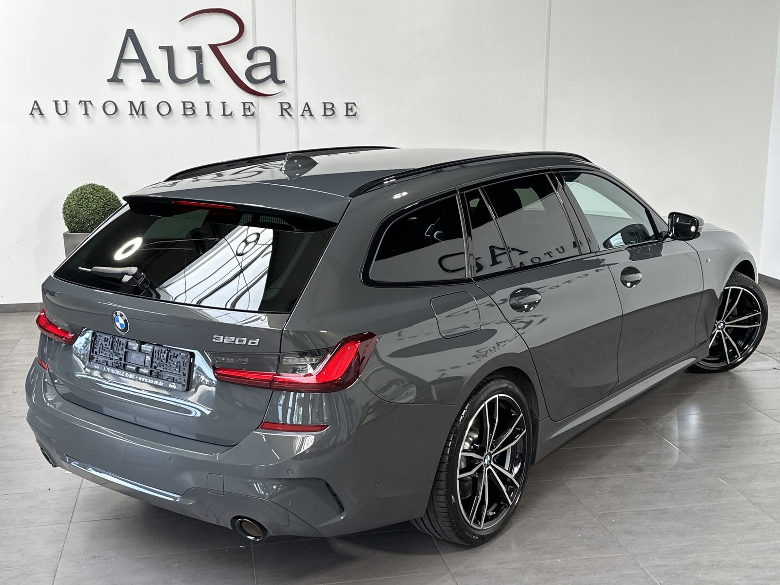 Fahrzeugabbildung BMW 320d Touring M-Sport NAV+LASER+HEAD-UP+KAMERA+PP