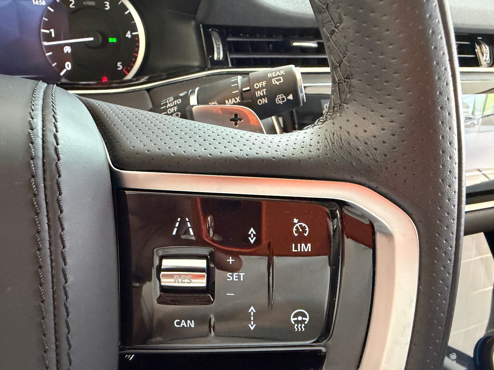 Fahrzeugabbildung Land Rover Evoque R-Dynamic SE/PANORAMA/MERIDIAN/KAMERA