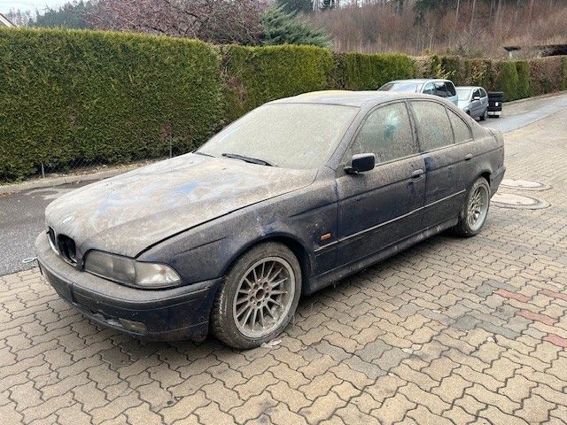 BMW 523i