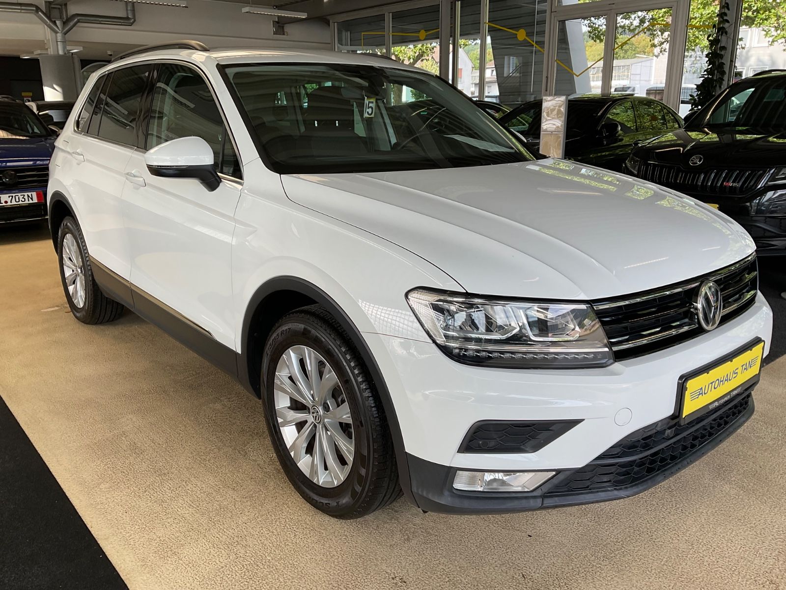 Fahrzeugabbildung Volkswagen Tiguan 1.4TSI DSG Comfortline *LED*NAVI* 1.HAND*