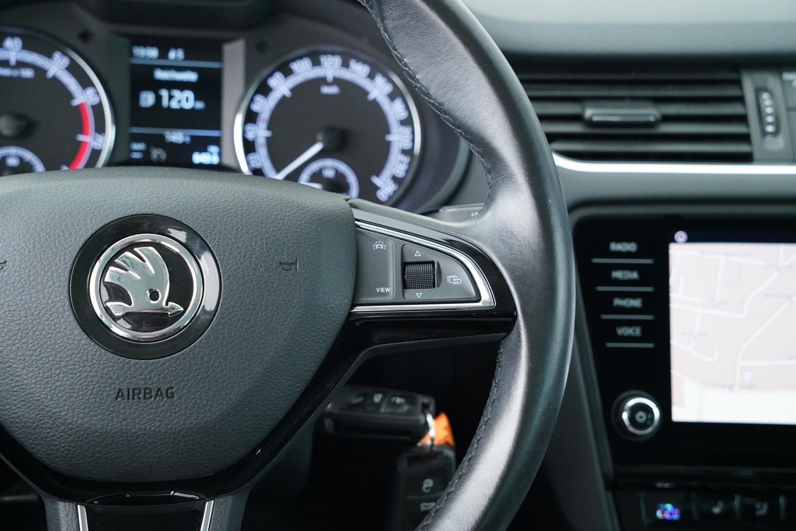 Skoda OCTAVIA COMBI TOUR 1.5TSI SCHECKHEFTGEPFLEGT uvm