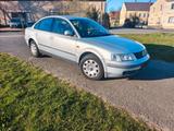 Volkswagen Passat 1.6 Limo TÜV 07/27 Erst ... - Volkswagen Passat aus 1997