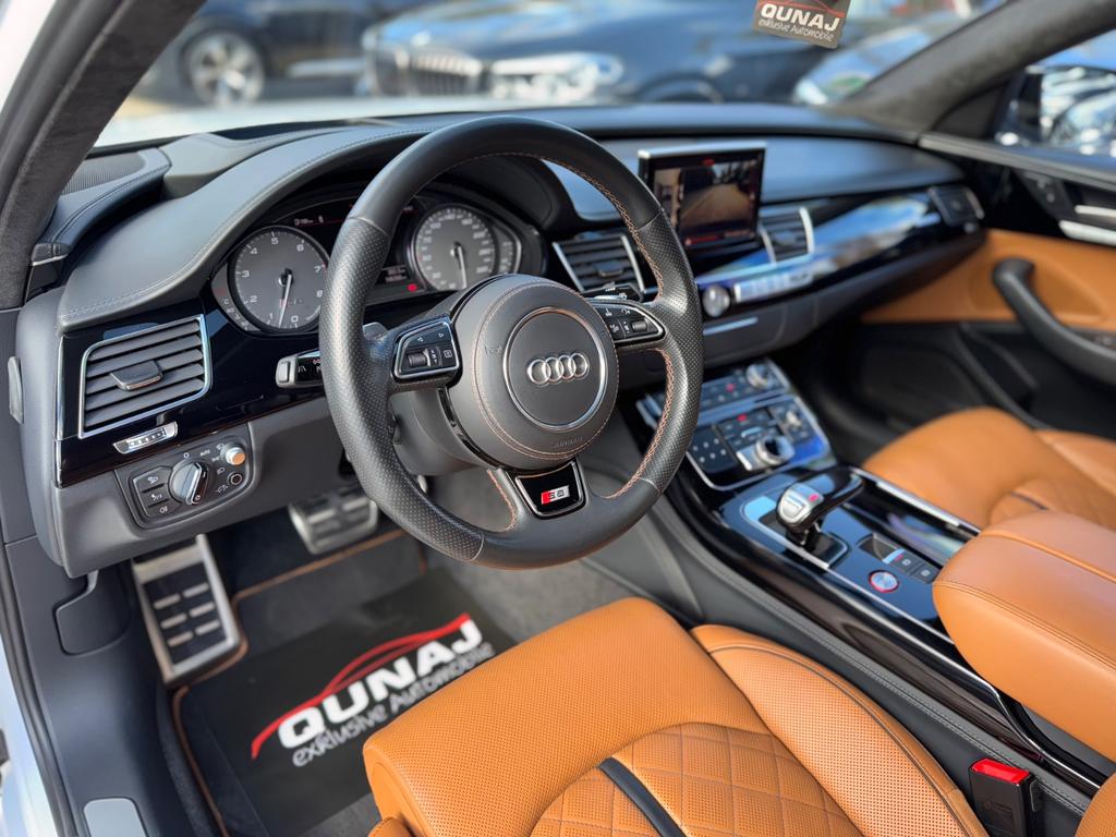 Audi S8