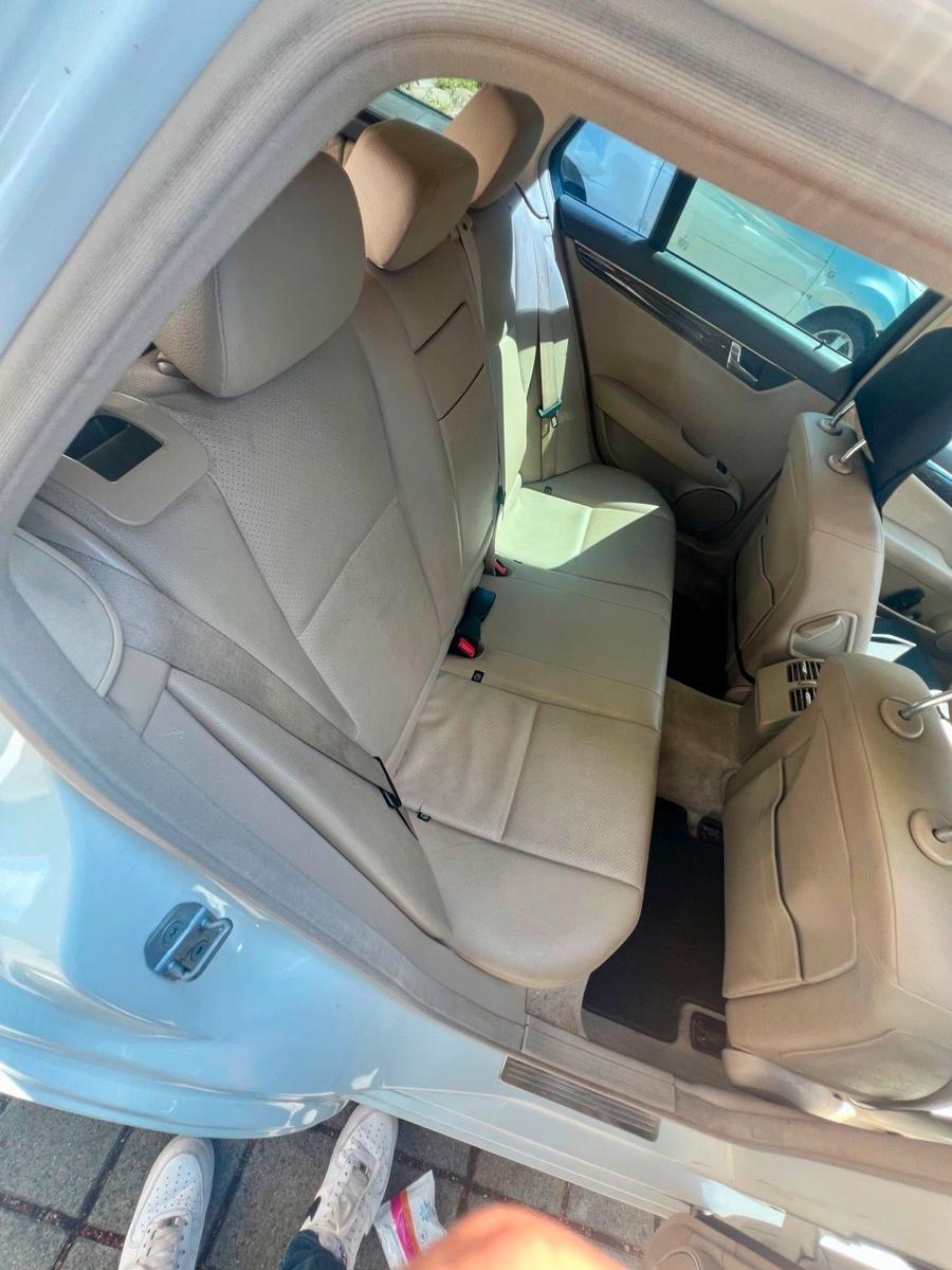 Mercedes-Benz C220 2011 — photo 11