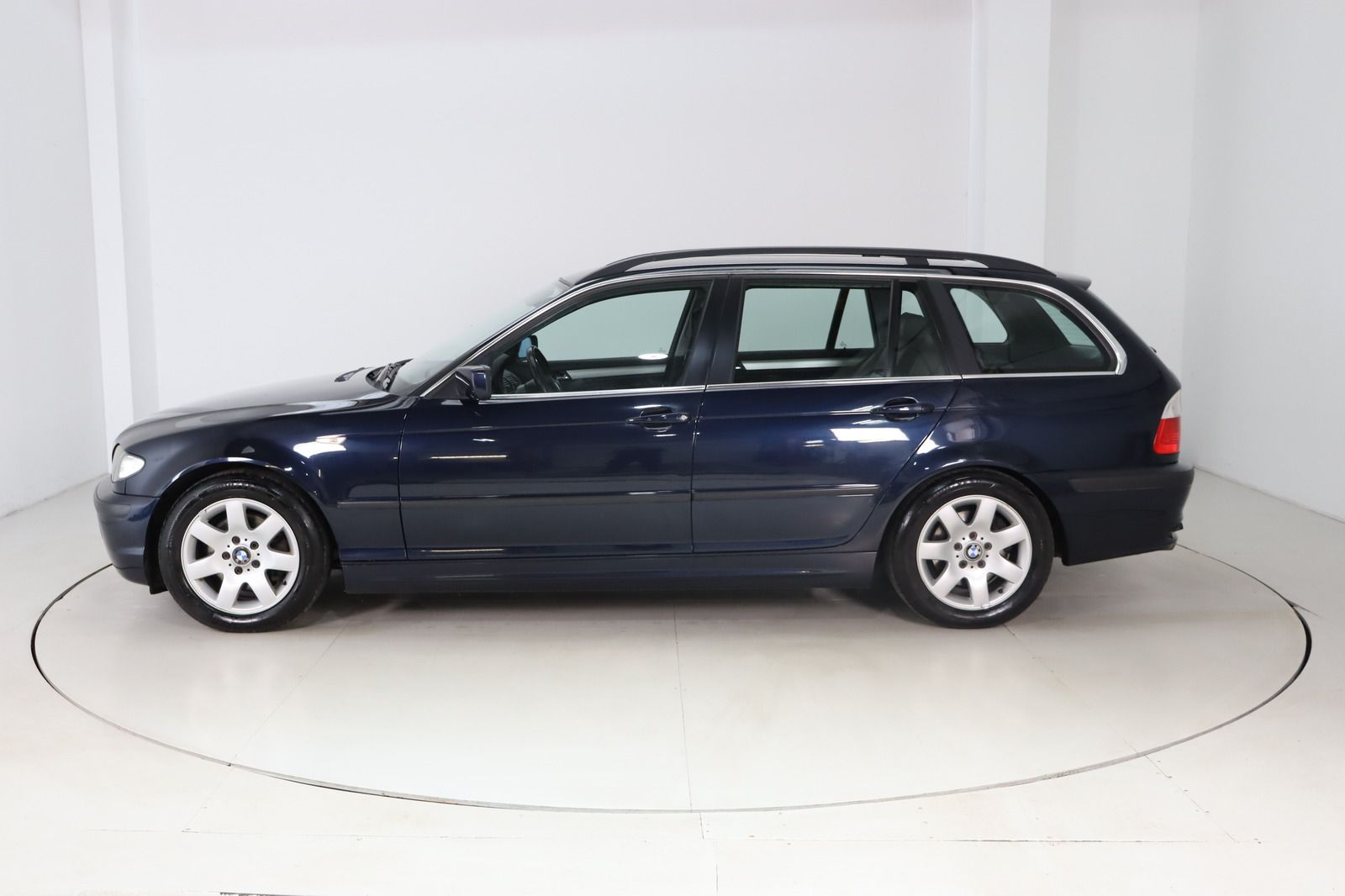 Fahrzeugabbildung BMW 320 i * Xenon * Leder * Sitzhzg. PDC