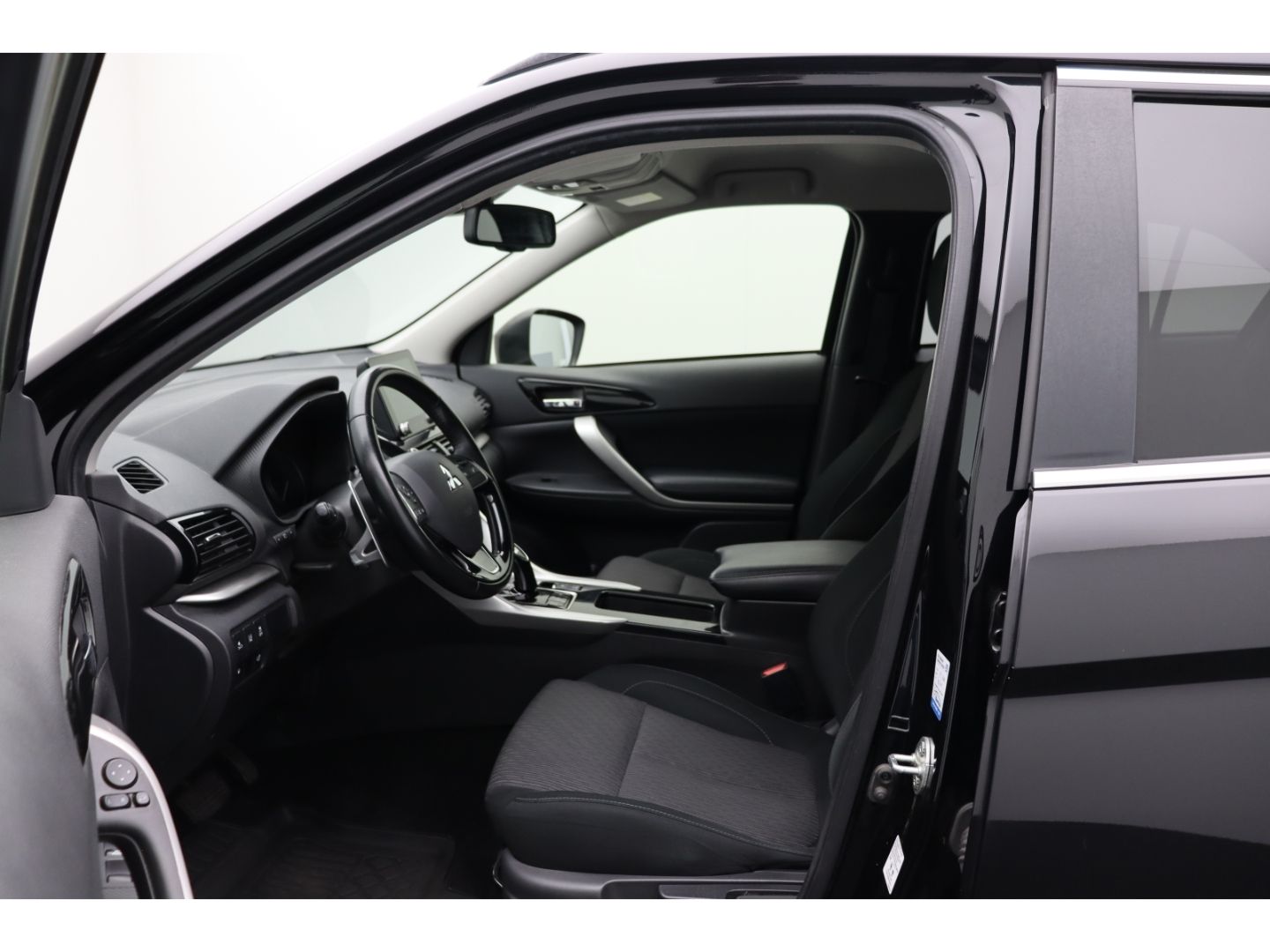 Fahrzeugabbildung Mitsubishi Eclipse Cross 2.4 Basis Hybrid 4WD