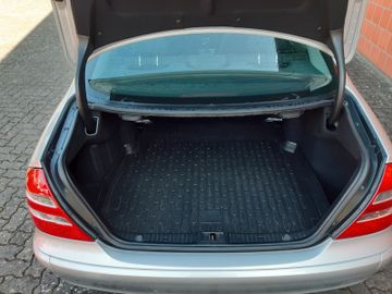 Mercedes E 220 - 12