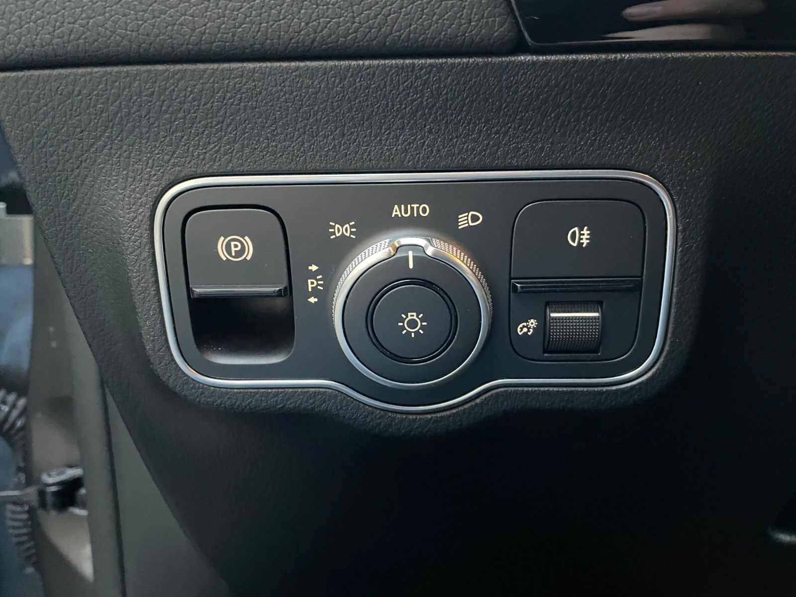 Fahrzeugabbildung Mercedes-Benz B 200 d R-Kamera+AHK+DISTR+LED+Carplay+DAB