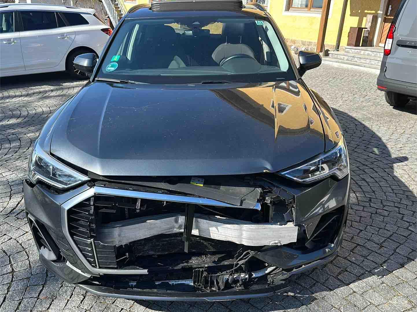 Audi Q3 2.0 16V TDI*AHK*LED*PANO*S-LINE*STHZ*SHZ*PDC*