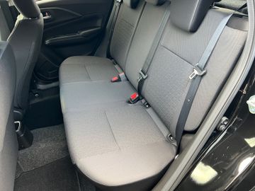 Fotografie 15 des Suzuki Swift 1.2 Dualjet Hybrid 61 kW Comfort+ AT NAVI