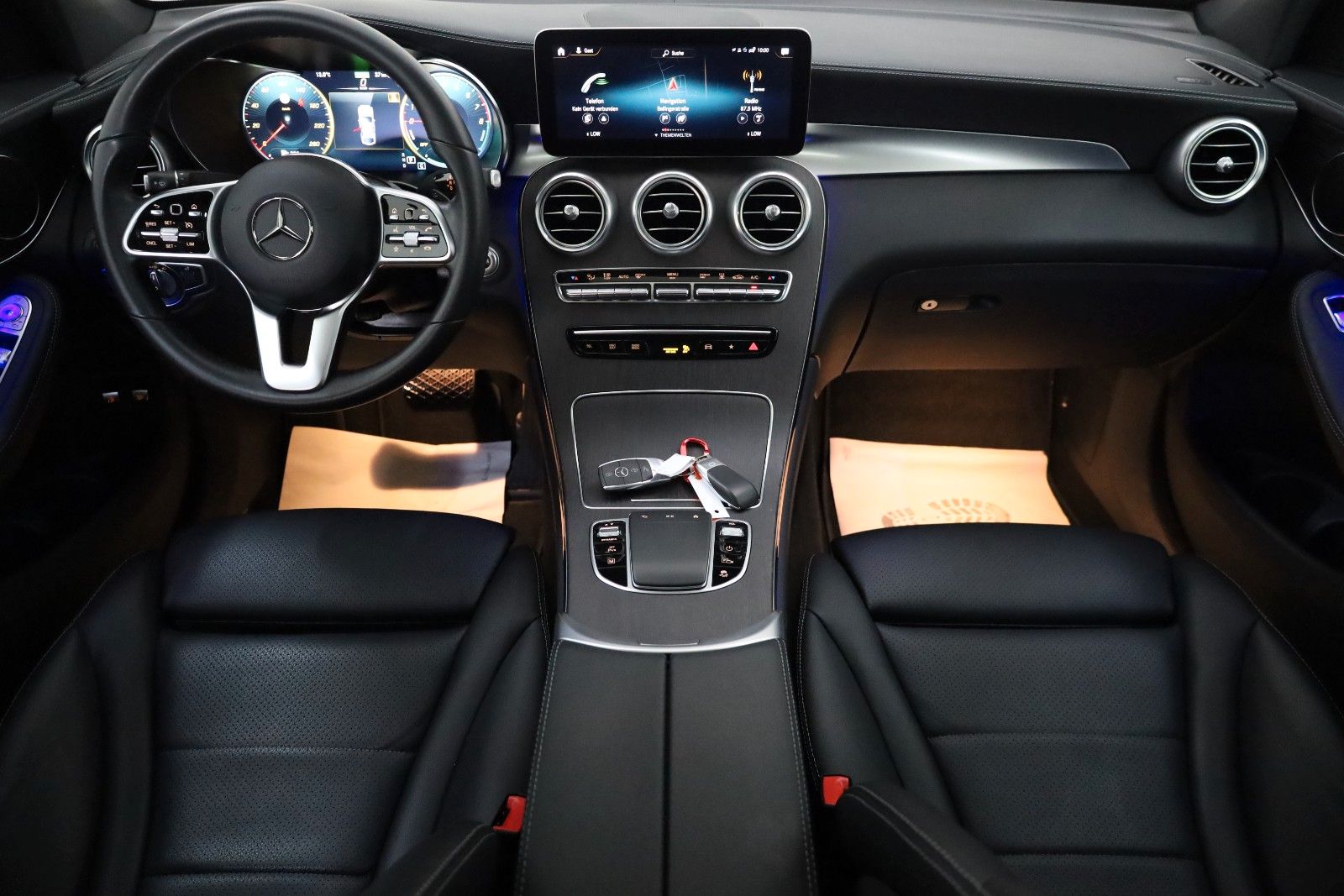 Fahrzeugabbildung Mercedes-Benz GLC 300e Coupe 4M,Leder,Navi,LED,GSD,360Kamera