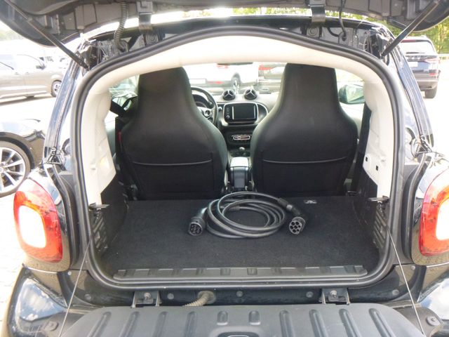 Fahrzeugabbildung Smart fortwo coupe electric drive / EQ >25.304 KM<