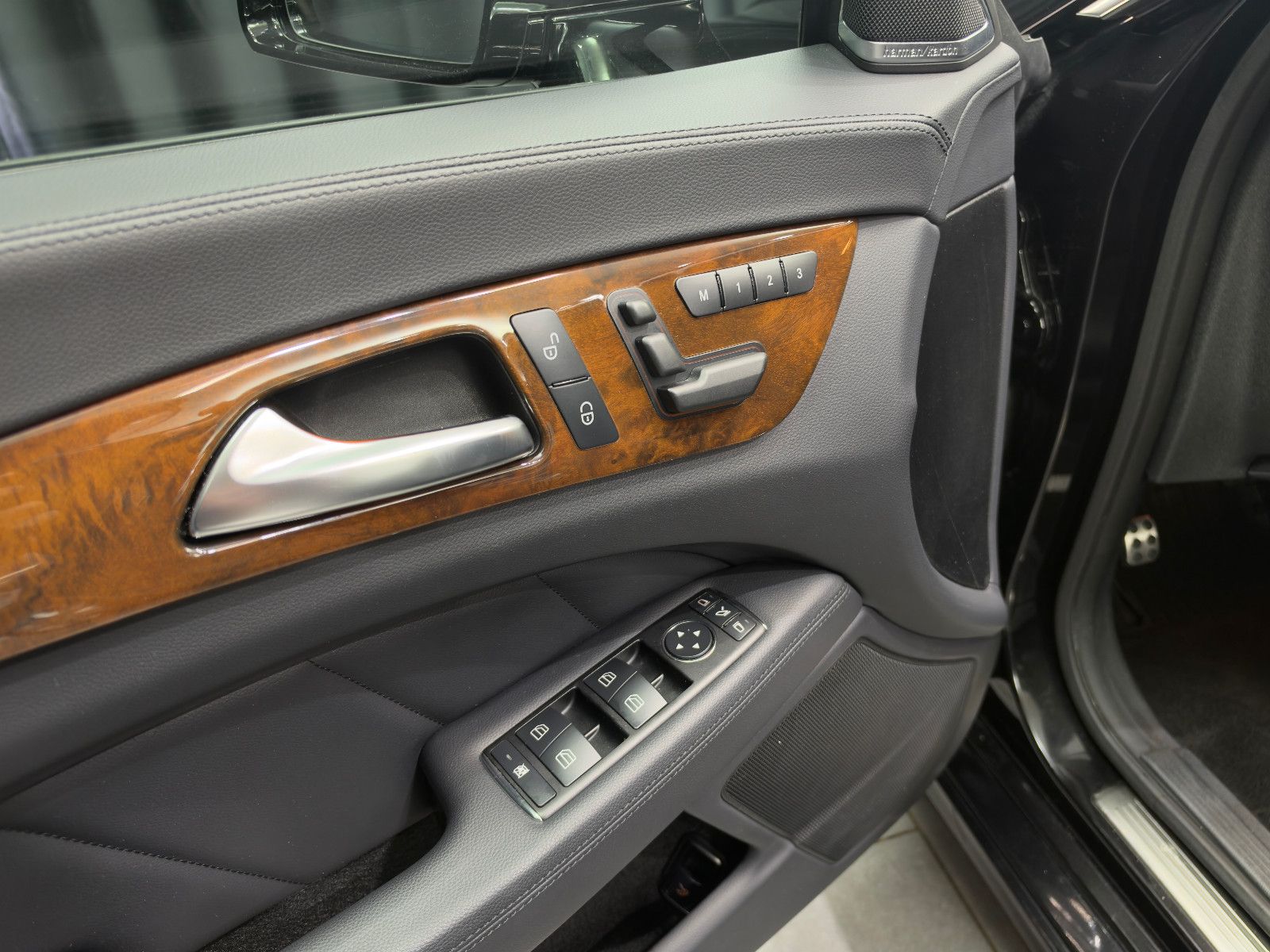 Fahrzeugabbildung Mercedes-Benz CLS 500 |AMG-LINE|H/K|PANO|AIR-MATIC|DE-FZG