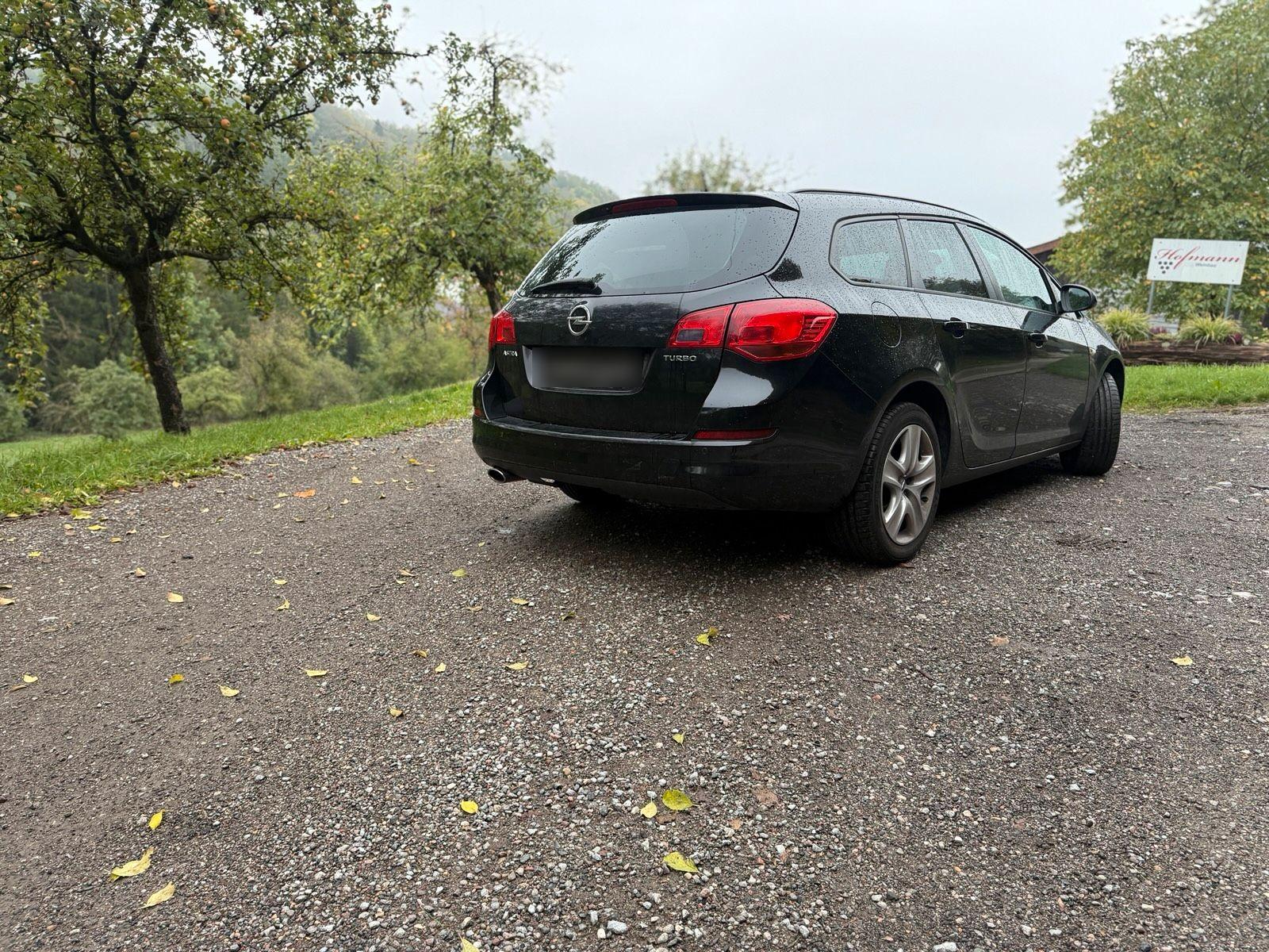 Opel Astra 2012 — rear view