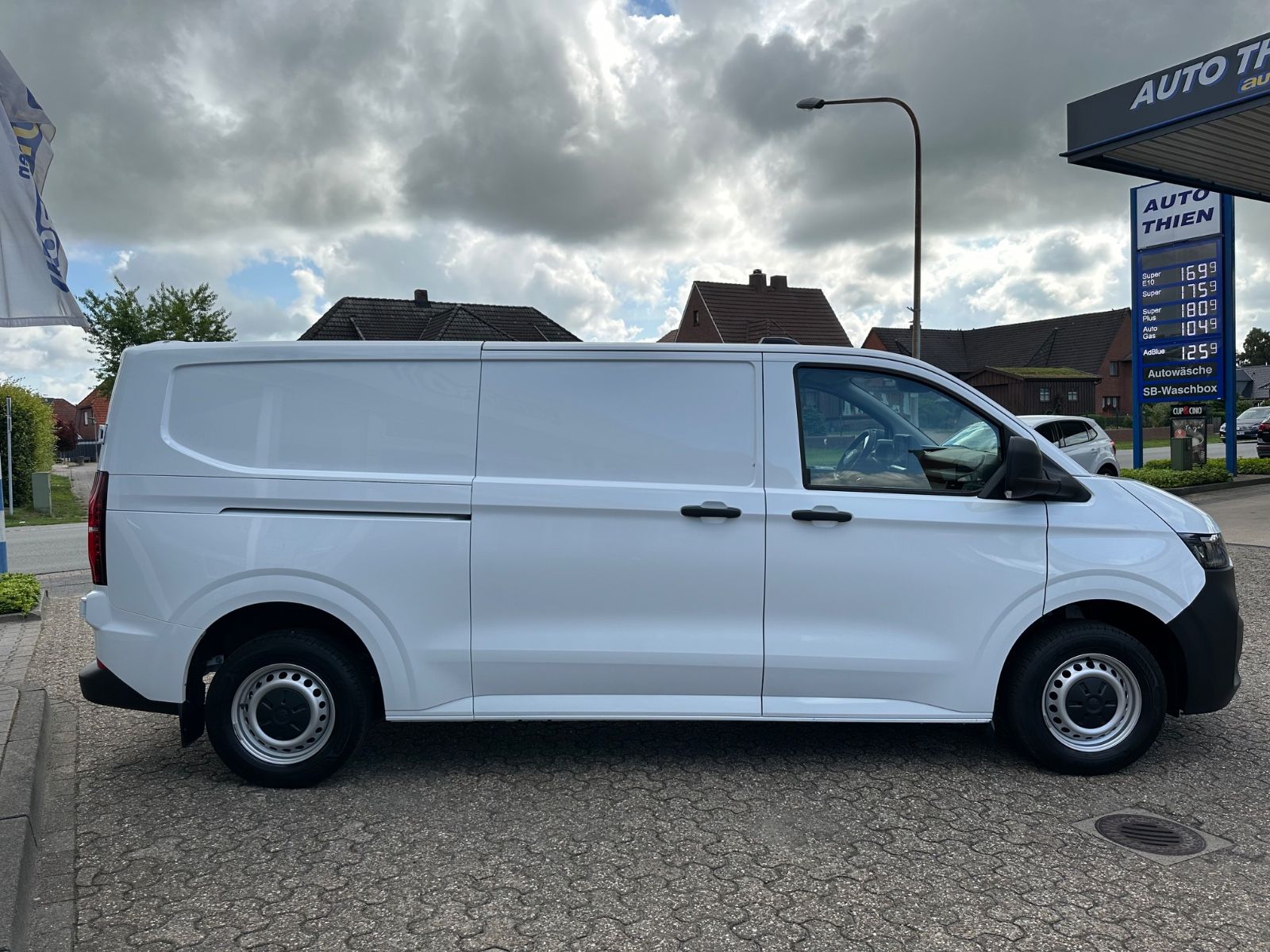 Fahrzeugabbildung Volkswagen T7 Transporter 2.0 TDI LR Navi/LED/GRA/Einparkh