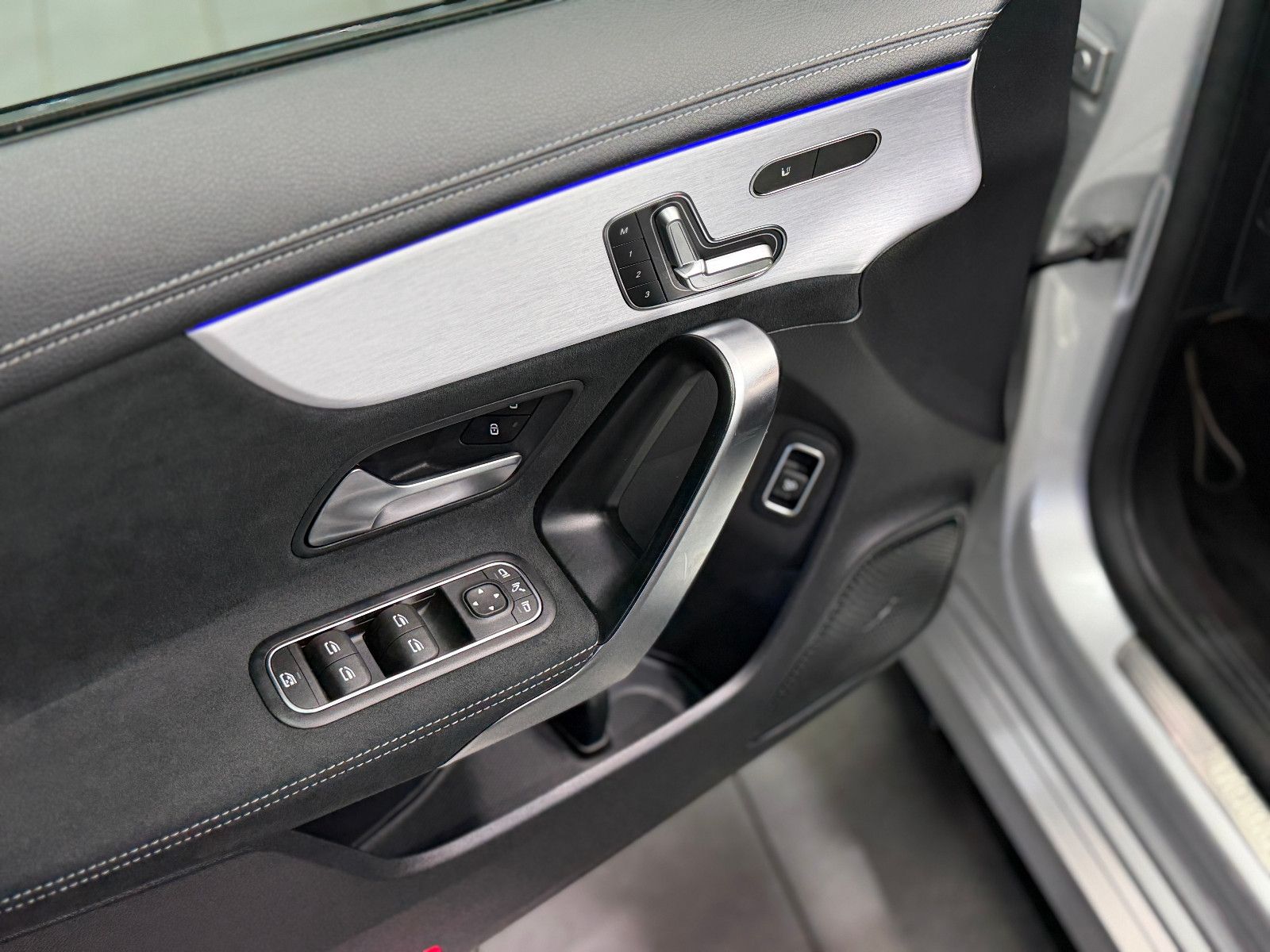 Fahrzeugabbildung Mercedes-Benz CLA 200 d|AMG-LINE|KAMER|BURMESTER|