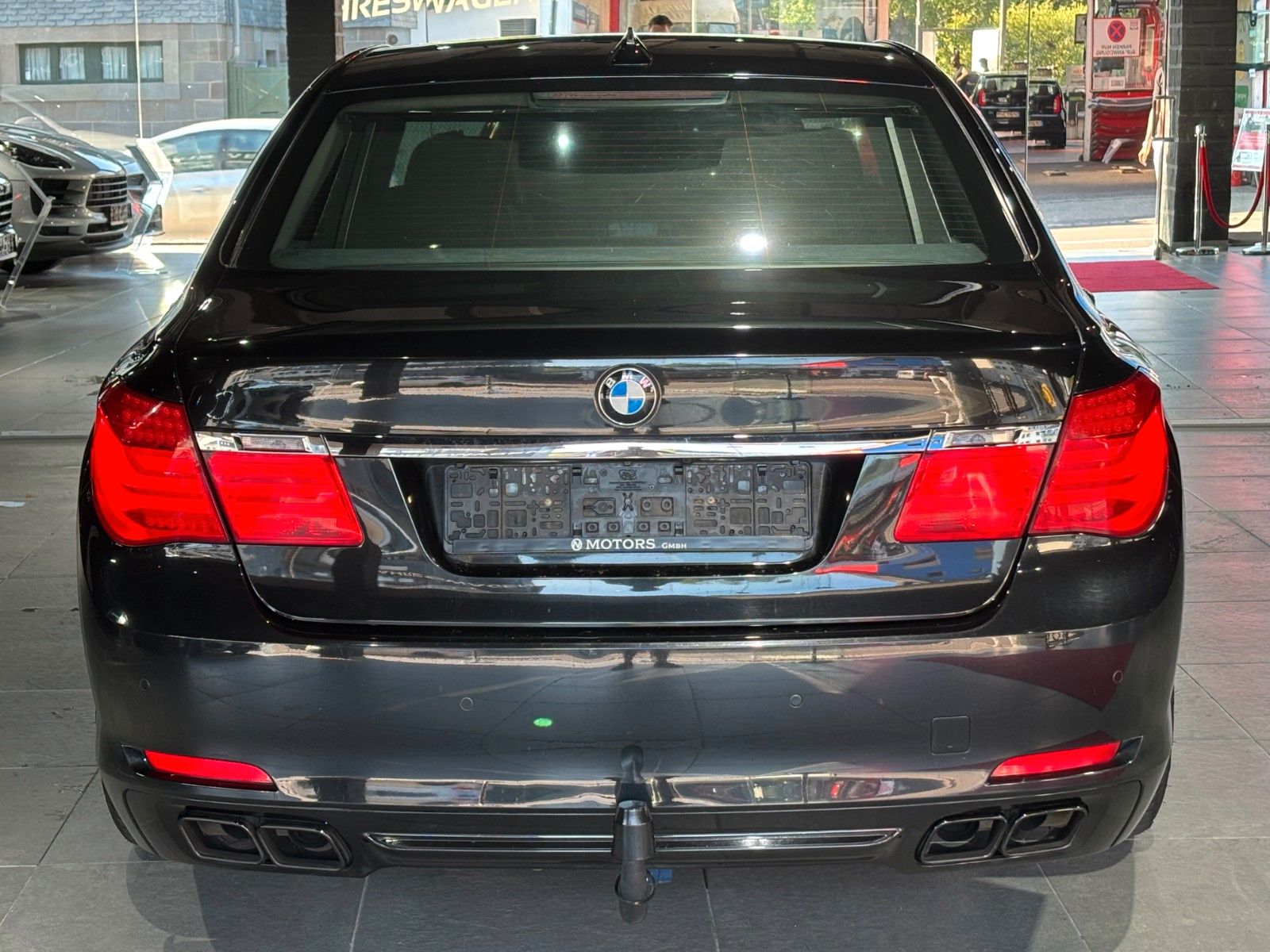 Fahrzeugabbildung BMW 760i L V12/MASSAGE/MEMORY/HUD/SCHIEBEDACH/KAMERA