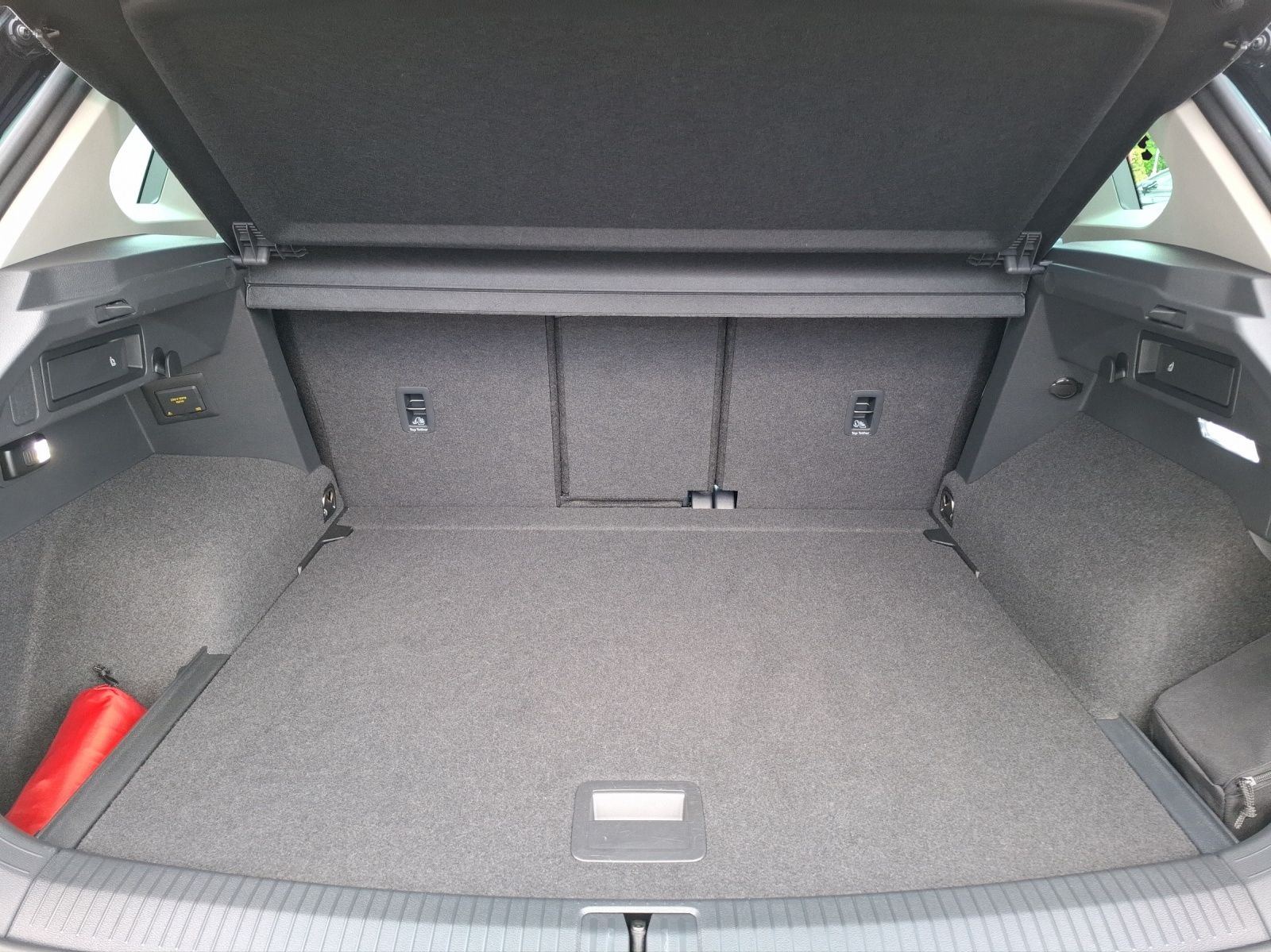 Fahrzeugabbildung Volkswagen Tiguan TDI Elegance DSG Matrix Navi AID ACC PDC