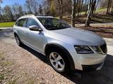 Skoda Octavia 2.0 TSI DSG 4x4 Scout Combi Scout - Skoda Octavia: Allradantrieb, Scout