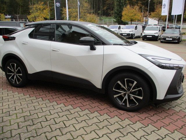Fahrzeugabbildung Toyota C-HR Hybrid FWD Team Deutschland
