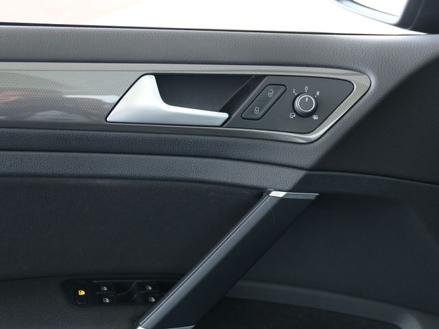 Volkswagen Golf Variant 1.6TDI DSG IQ DRIVE LED KAMERA ACC