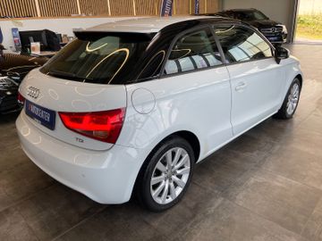 Audi A1 ambition *BI-XENON*NAVI*SZHZ*TEMPOMAT*PDC*