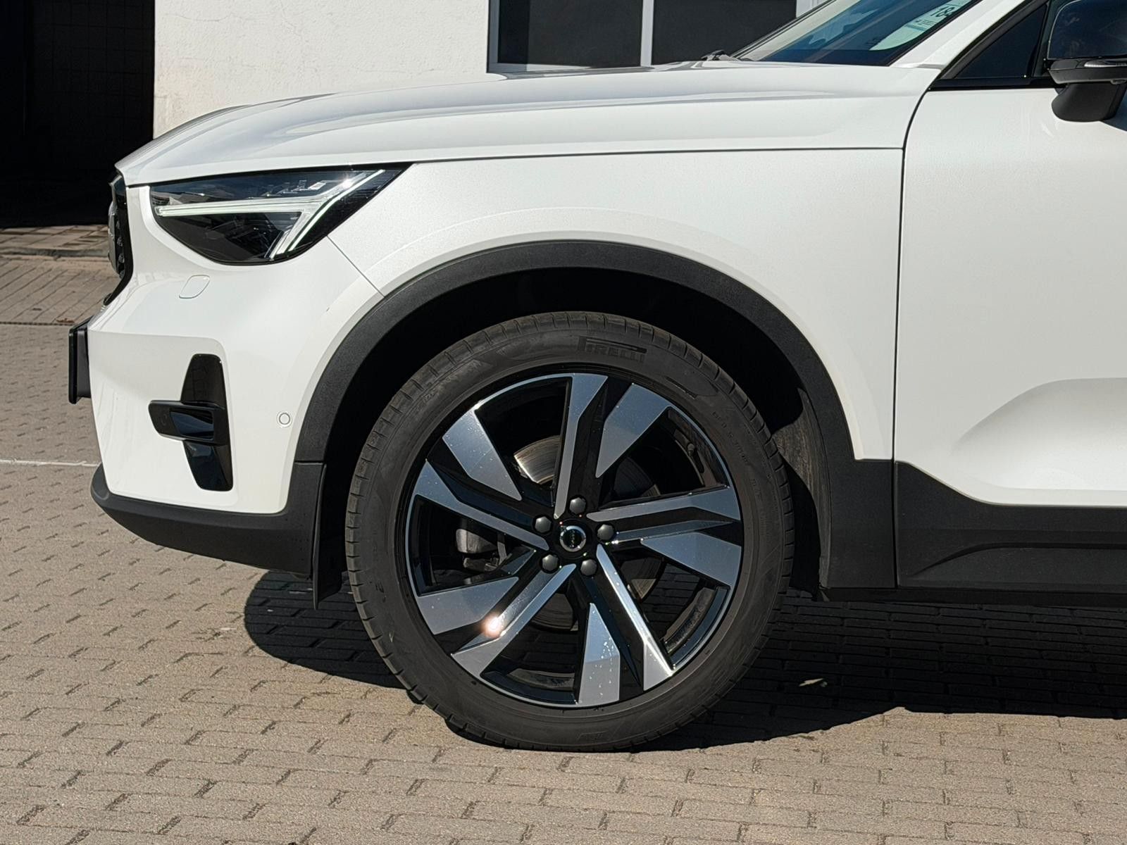 Fahrzeugabbildung Volvo XC40 B4 AWD Ultimate Dark*PANO*STDHZG*360°*ACC