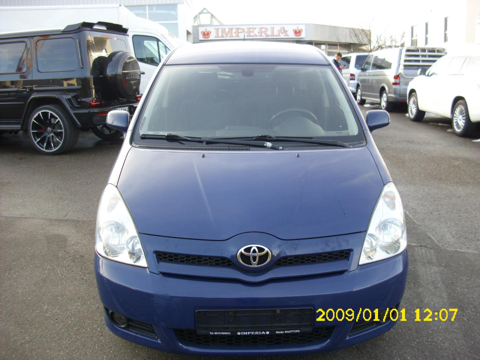 Toyota Corolla Verso 2006 — вигляд ззаду