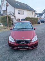 Mercedes-Benz A 150 BlueEFFICIENCY - - rote Mercedes-Benz A 150