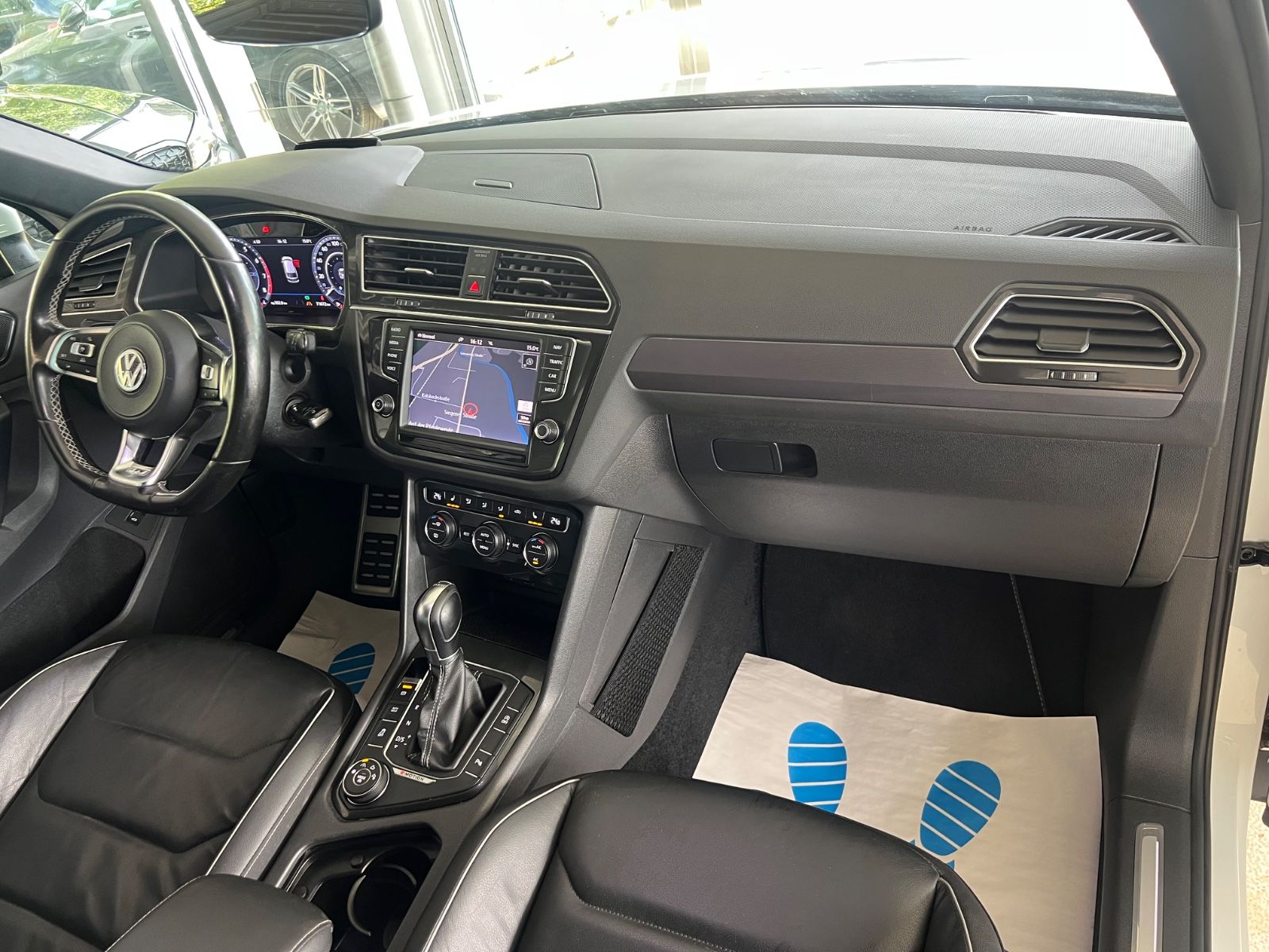 Fahrzeugabbildung Volkswagen Tiguan Highline 4Motion R line *HEAD-UP*MEMORY*