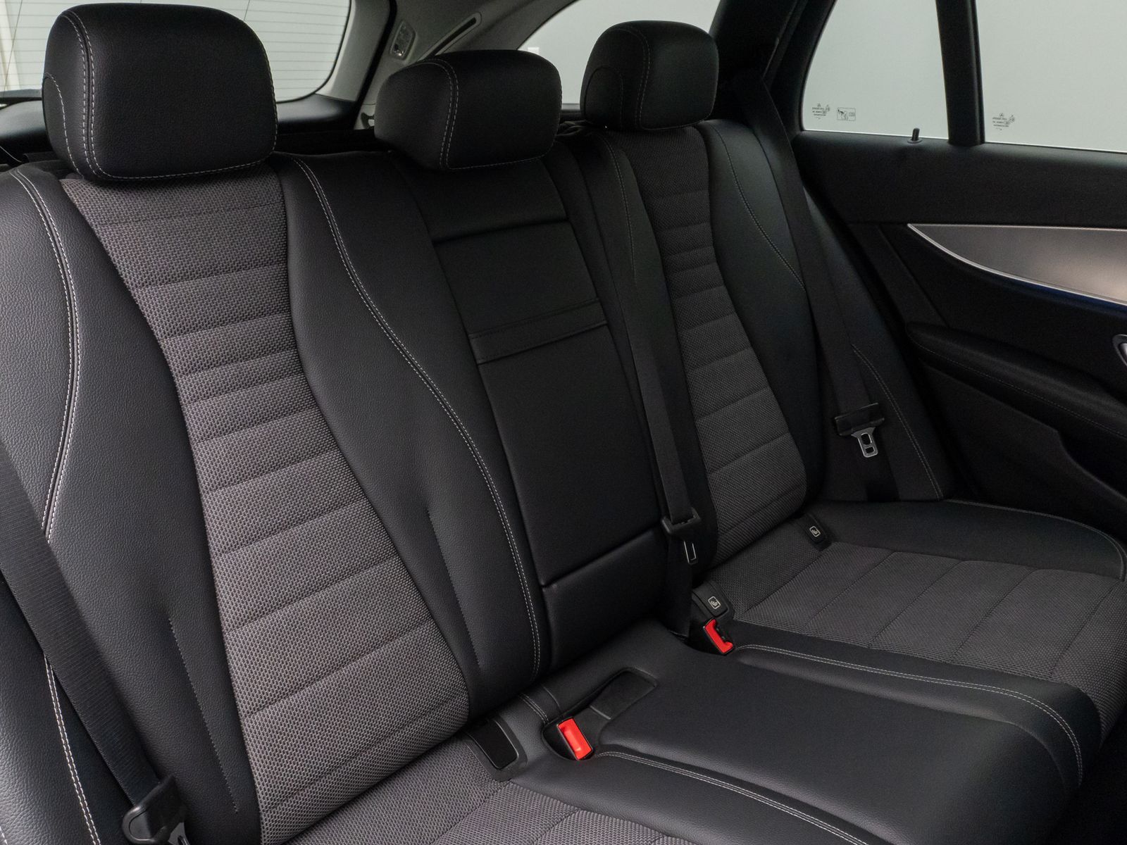 Fahrzeugabbildung Mercedes-Benz E 220d T-Modell Avantgarde Kamera AHK Tempomat