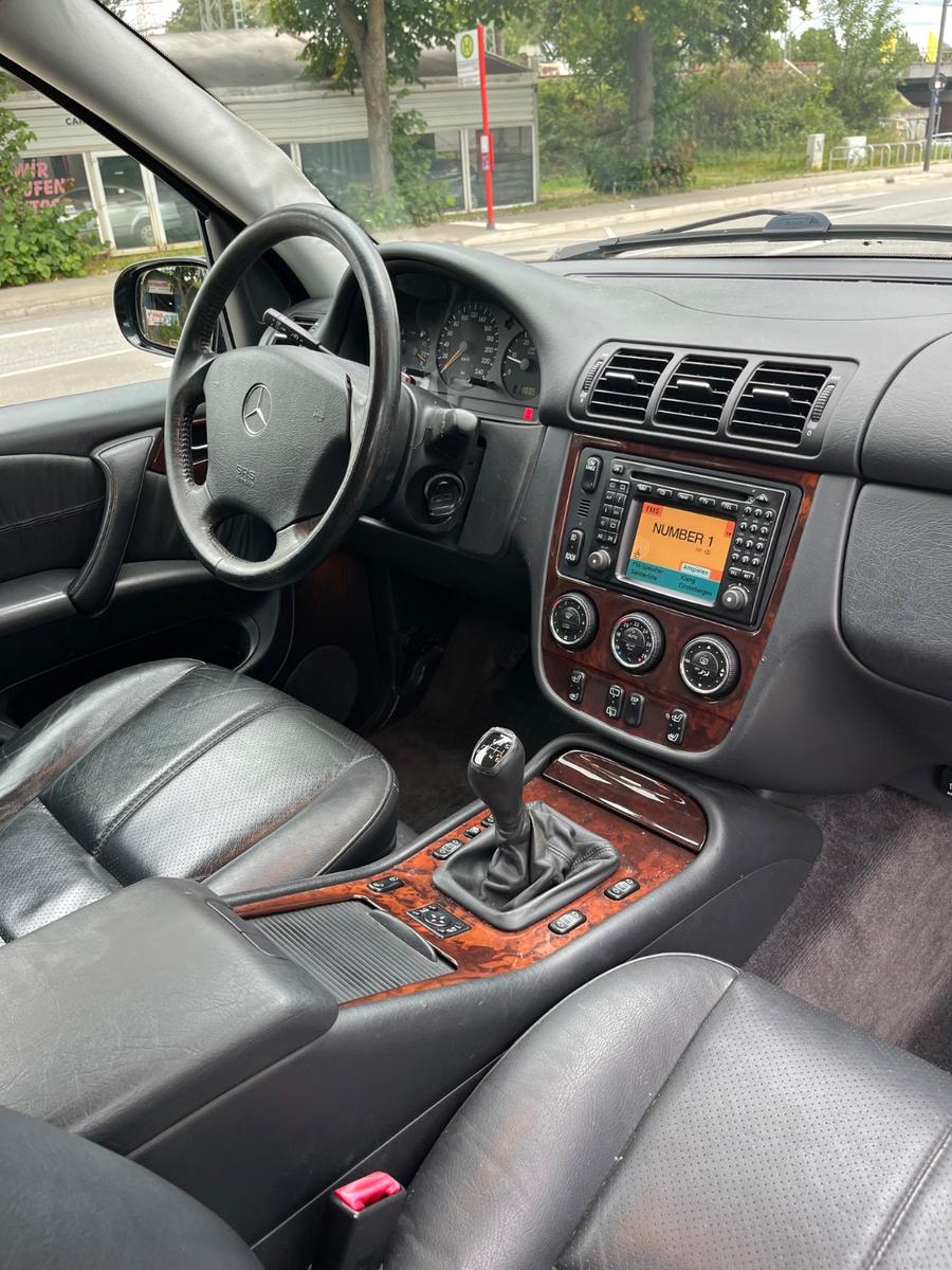 Mercedes-Benz ML 270 CDI Comand-Leder/Schw.-6 Gang Tüv 10/27